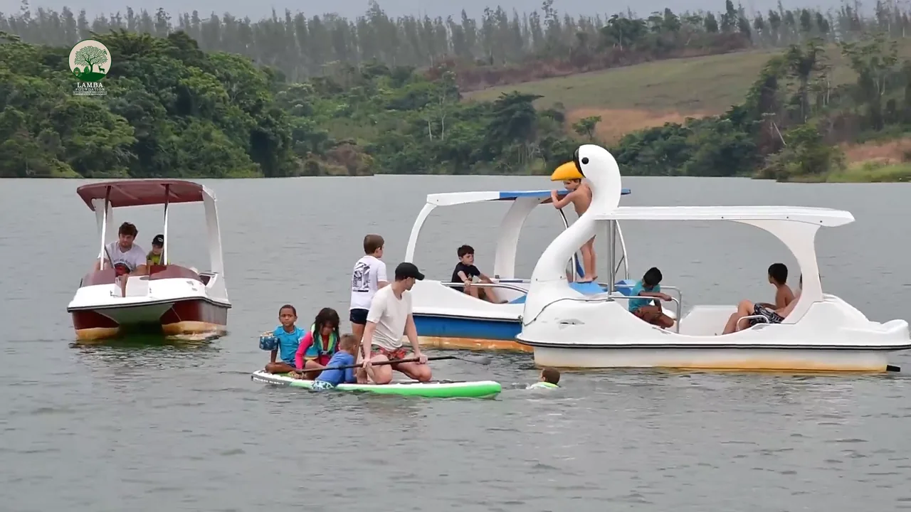Une sortie en pédalo sur le lac.